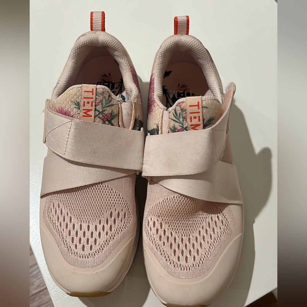 Gently used Tiem Spin Shoes with Clips